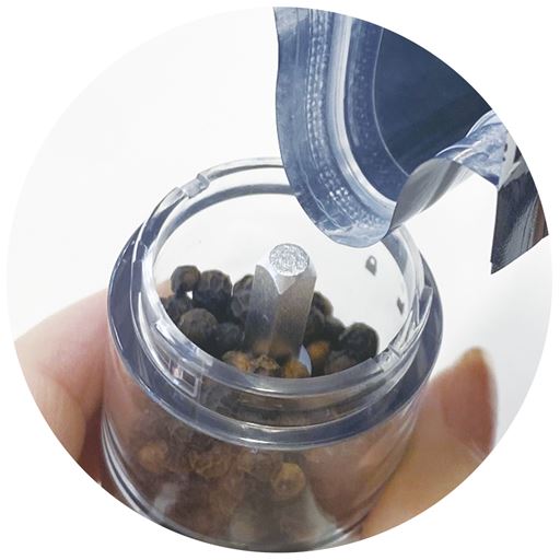 大きめの補充口で補充がしやすい!