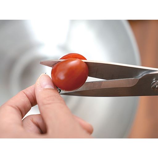 薄皮トマトをスッ!