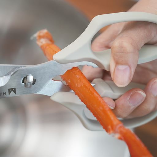 蟹の殻割り、容器の蓋開けにも使える。