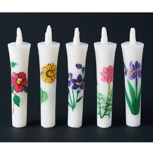 花ろうそくは絵柄の異なる5本をセット (左から)椿・ひまわり・桔梗・コスモス・アヤメ