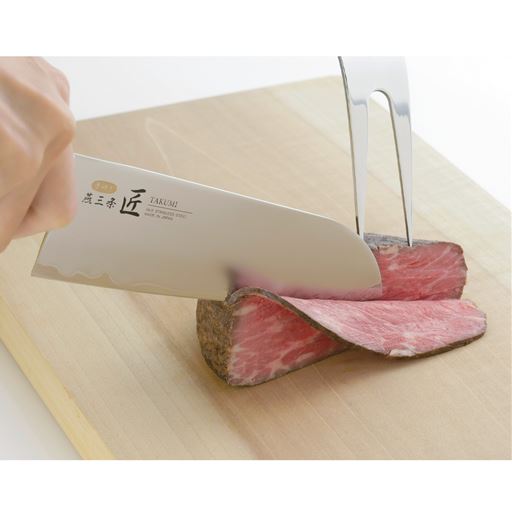 鋭角仕上げだから軽いちからで切れる。