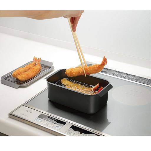 長い食材もゆったり揚げられる!