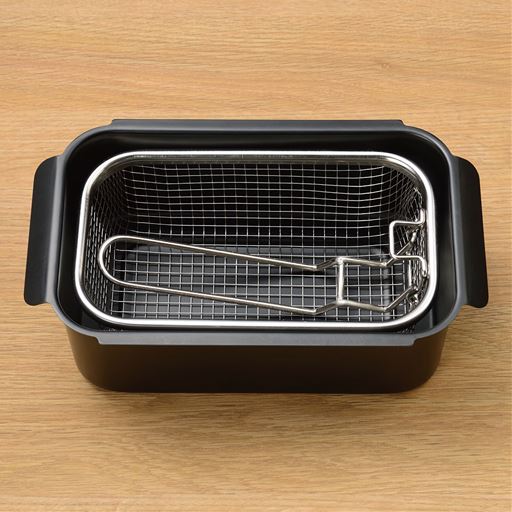 取っ手が折りたためてコンパクトに収納できます。