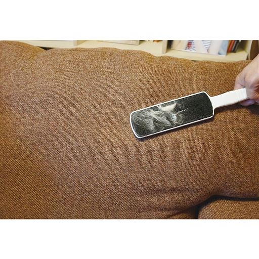 紳士服・婦人服・フォーマルウェア・スウェード等のホコリやフケ、糸くず・洗濯クズ・ペットの抜け毛等がつきやすい生地のお手入れに最適です。