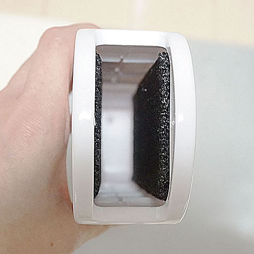 仕舞うと自動的にホコリを取れる構造なのでいつでも綺麗な状態をキープ