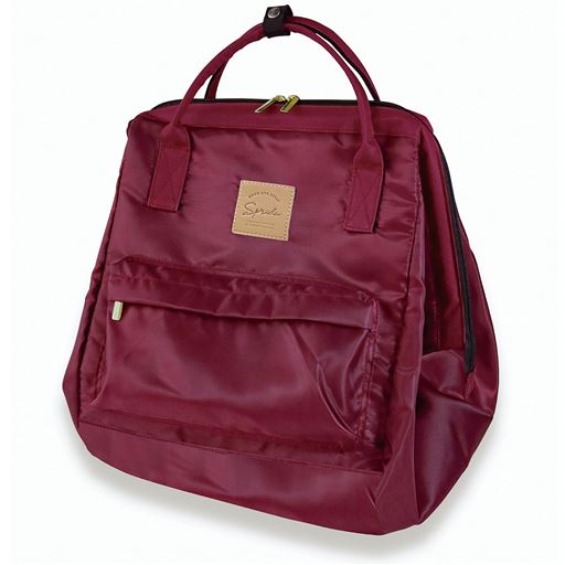 小物の収納に便利なファスナーポケット