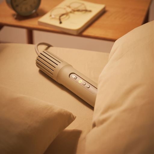 持ち運べる小型の布団乾燥機 あたためも乾燥も小さいのにパワフル!