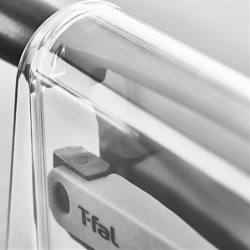 自動ロック機能付き! 包丁をケースに入れると自動でロックがかかる安心設計