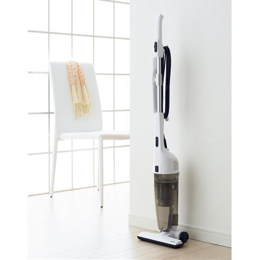 自立するので立てて収納できます。