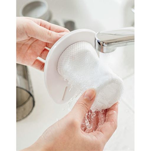 水洗いできるダストケースとフィルター。