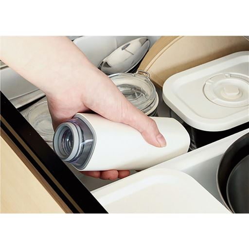 引き出しや棚の隙間にも収納できるハンディタイプ。