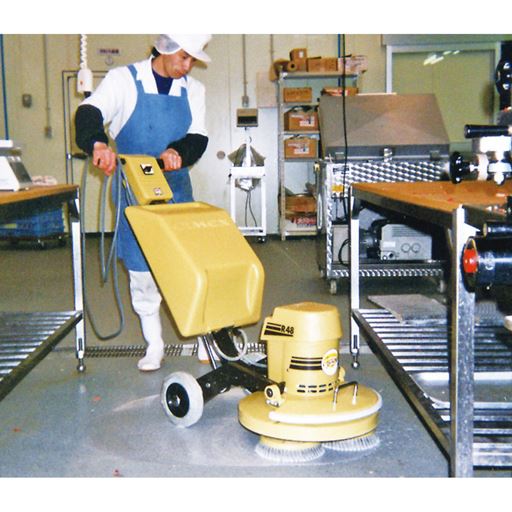 業務用品で70年の実績 業務用清掃機器を約70年取り扱ってきた蔵王産業が開発したコンパクトクリーナーです。