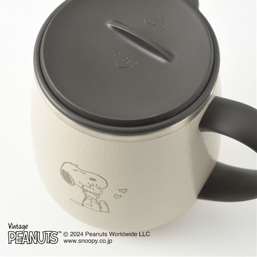 フタ付きなのでデスクやベッドサイドでも安心して使用できます。