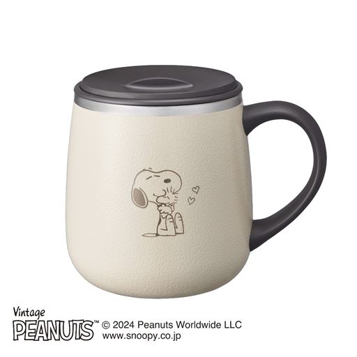 落ち着いたカラーリングにスヌーピーのイラストが特徴的。飽きのこないシックなデザインです。