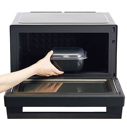 高温の蒸気がドーム型のカプセル内を循環することで、短時間でムラなく火を通し、美味しく仕上げます。