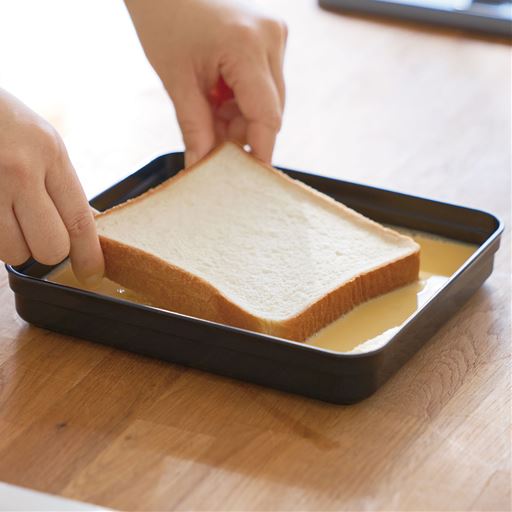 スクエアディッシュ 唐揚げやフレンチトーストの下準備に便利。レンジやオーブンでも使用できます。