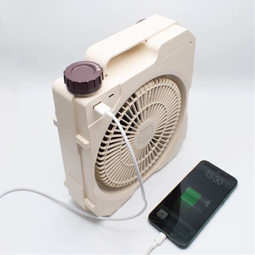 スマートフォンの充電に