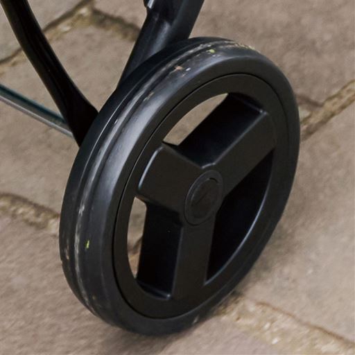 大型のタイヤで走行がスムーズ!