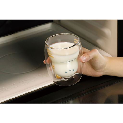 耐熱ガラス製なので、飲み物を入れてそのままレンジで温めることが出来ます。食洗機OK 電子レンジOK