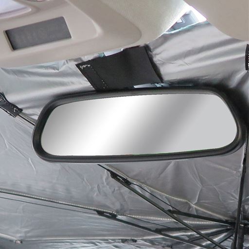 スリットでミラーを避けて付けられます。