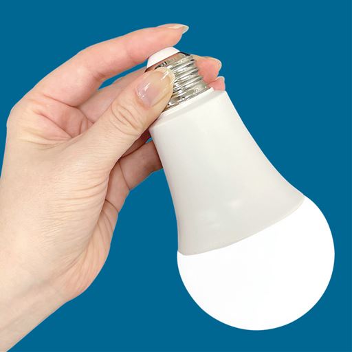 照明器具から取り外して手で持てば懐中電灯・ランタン代わりになります 明るさ目安:一般電球60W相当