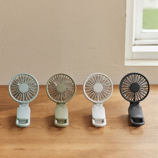 (左から) ライトブルー・グリーン・ライトグレー・ダークグレー<br>ボタン長押しで電源が入る、誤作動防止機能付き。