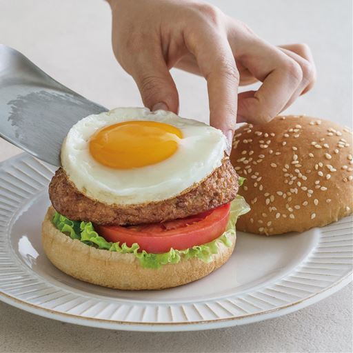 ハンバーガーにぴったりのまん丸目玉焼き。