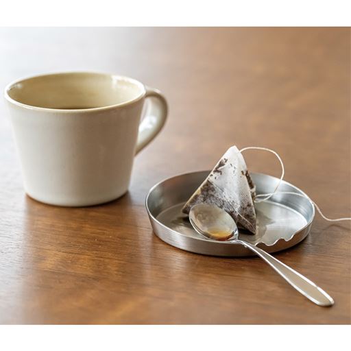 ティーバッグやスプーンの一時置きに。