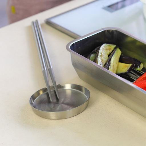 料理中のお玉や菜箸、キッチンツールなどの一時置きに。