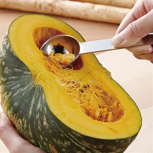 しっかり厚みがあり頑丈なのでカボチャもくり抜けます。