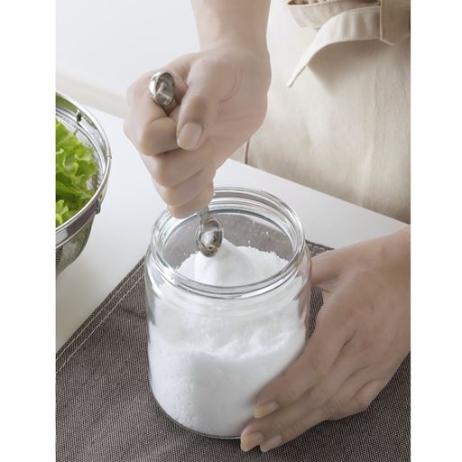 湿気で固まってしまった砂糖も簡単に崩せます。