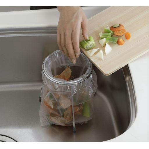 3本の脚にはゴムが付いているのでシンクを傷付けにくく、ずれにくいです。