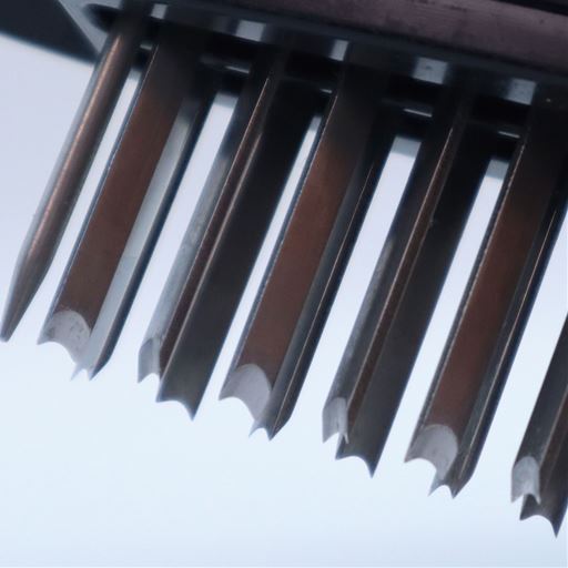 「ニクサス」の刃先は彫刻刀と同じ『U』字形。刃先は実際に彫刻刀の熟練職人が一本一本丁寧に仕上げをしており、硬いスジも簡単にサクサクカットしていきます。