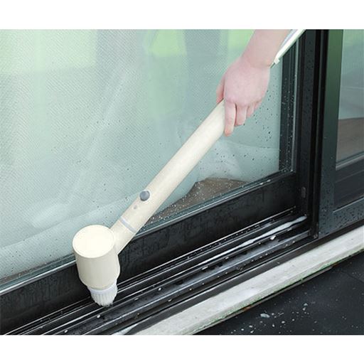 コーナーブラシ:細かい部分のお掃除に サッシ、ガスコンロ、排水口、タイヤなど