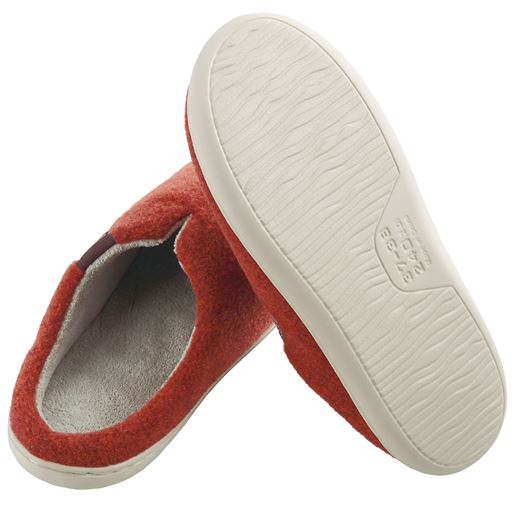 底面はグリップ感の良い素材。