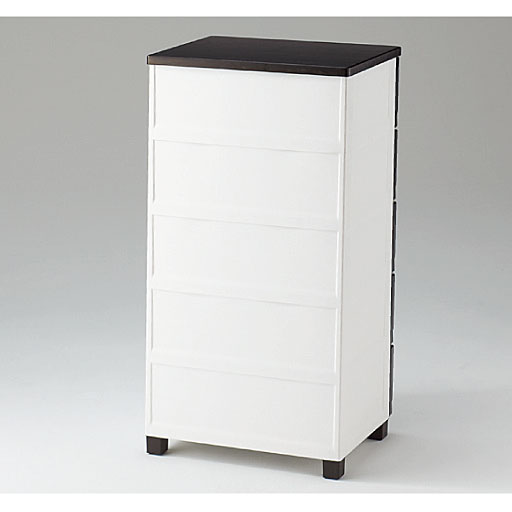 側面も背面も壁構造。ホコリが入りにくい仕様です。