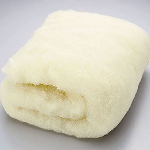 吸放湿性に優れたウールを100%使用。しっかりとコシのある弾力で耐久性にも優れ、寝心地がアップ。