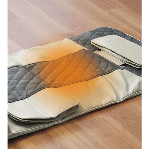 温熱ヒーターで背中を温めながらリラックス。