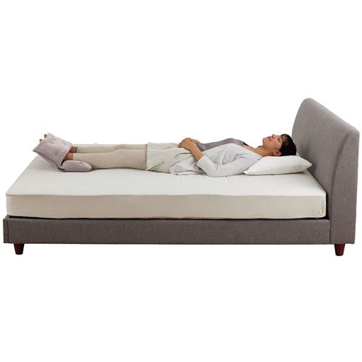 寝そべったまま使える! ヒーター単独でも使えるので、足首をあたためてから眠れます。