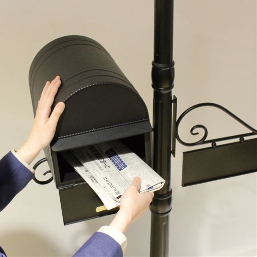 ミニポストは鍵付きで郵便物も安心