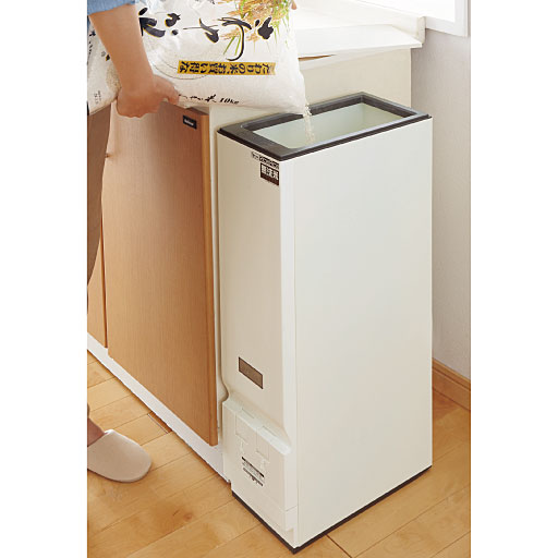 D(容量33kg)<br>フタが外せて、重いお米の投入もスムーズに。