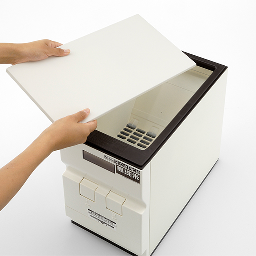 お米が入れやすい取り外し式の蓋