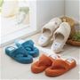 (左から) ブルー・ベージュ・オレンジ<br>素足が喜ぶやさしい肌ざわりで、ふんわりとした履き心地のタオル鼻緒スリッパです。