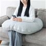 使い方(4) 座りながらひじも置けちゃう!<br>膝の上に置いてひじ置きクッションとしても。スマホや読書のお供におすすめです。