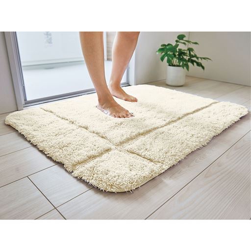 足が埋もれるフカフカ吸水バスマット(抗菌防臭)