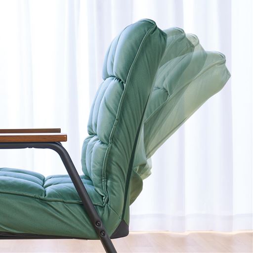 6段階リクライニング<br>背もたれの角度をお好みのくつろぎ姿勢に調節可能。