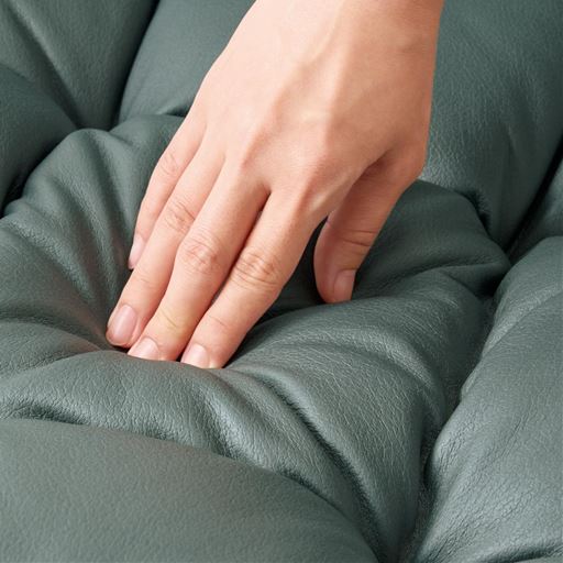 座面の「独立したコイル」が体圧をうまく分散します。