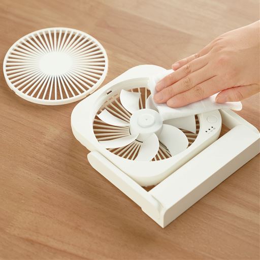 前面パネルが外せてお手入れラクラク。