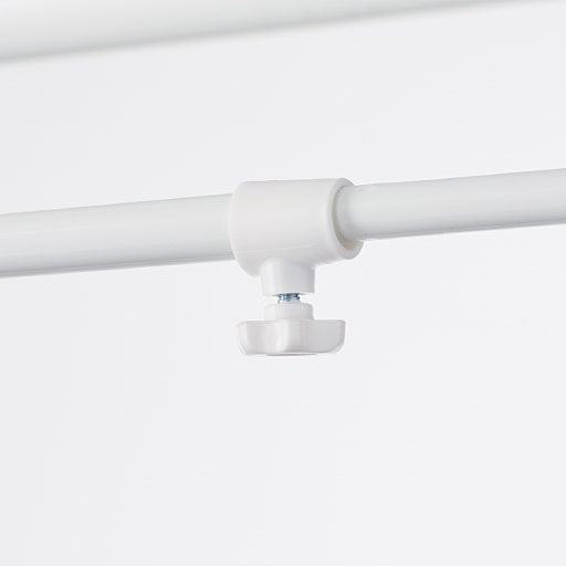 横方向にも伸長し、金属製のパーツでしっかり固定します。