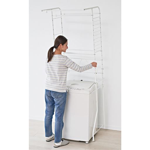 A (棚2段)<br>持ち上げれば洗濯機を動かさずに設置できます。